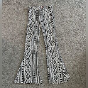 Raga size small black & white Aztec flowy wide bottom pant